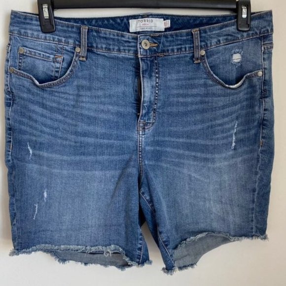 Torrid Cut Off Jean Shorts Size 20 - Picture 1 of 10
